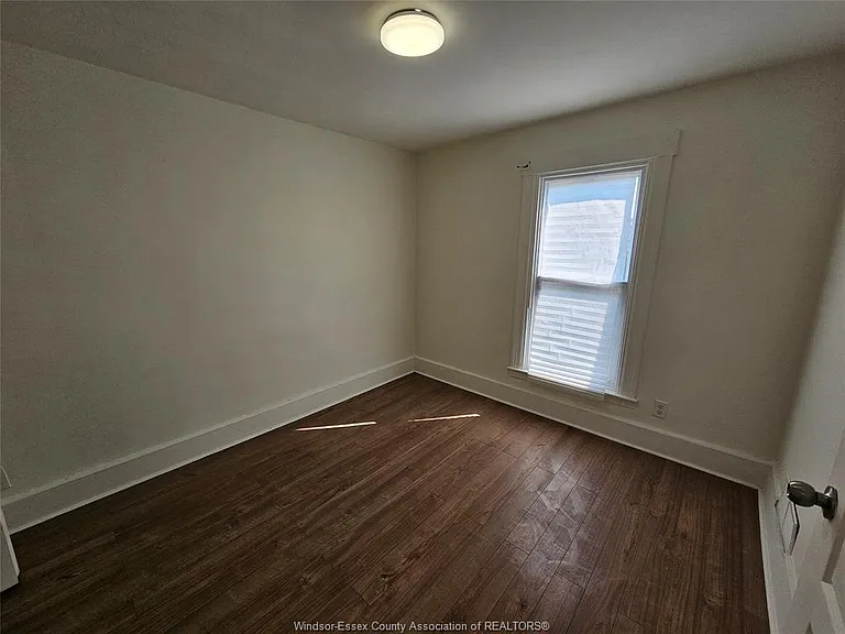 1143 Langlois Ave — Photo 9