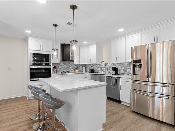 3rd image of 309 Fernbank Ct