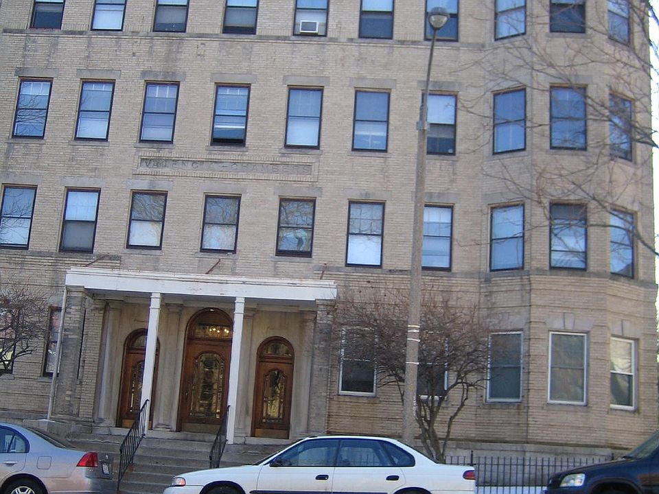 1st image of 164 Strathmore Rd APT 21