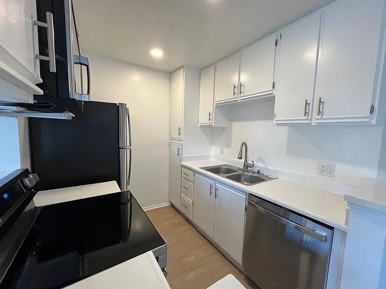 6310 Sylmar Ave — Photo 64