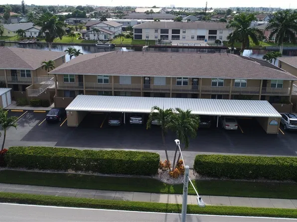 4417 Country Club Blvd APT B7, Cape Coral, FL 33904