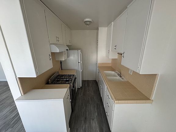 2nd image of 3635 McLaughlin Ave APT 8