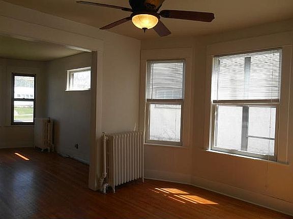 4th image of 940 Marshall Ave