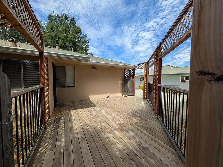 1801 Valley View Rd — Photo 10