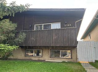 2708 W 46th St SE, Calgary, AB T2B 2N8