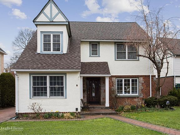 2nd image of 10 Loel Ct