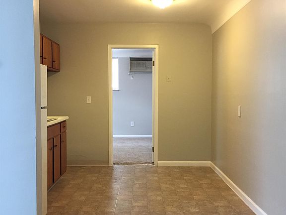 4th image of 307 Pearl St APT 10