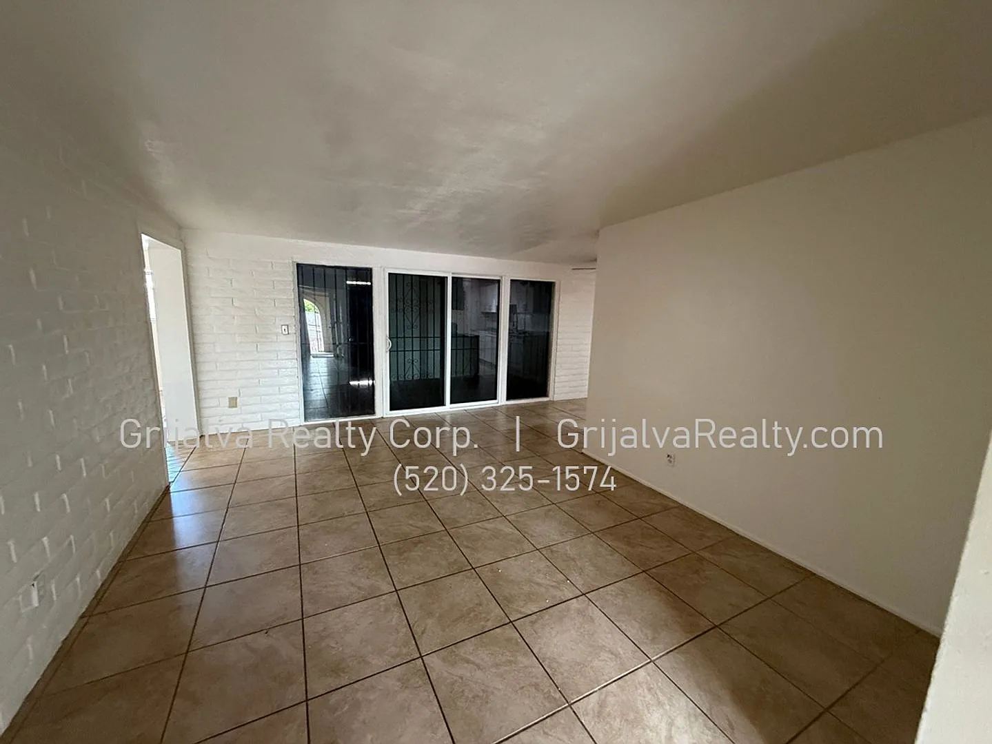 East Side 5 Bedroom, 2 Bath House For Rent *Move-In Special* (Stella/Kolb) — Photo 3
