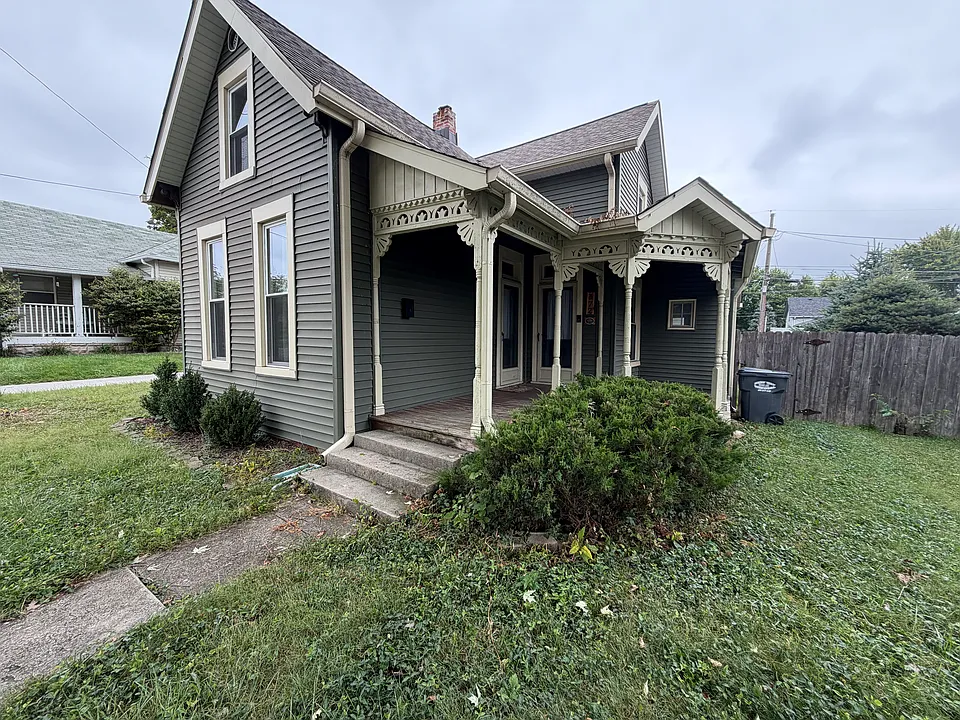 372 W Main St