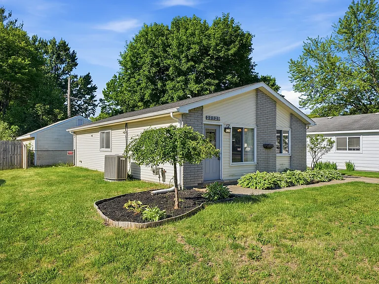 27729 Shiawassee Rd — Photo 2