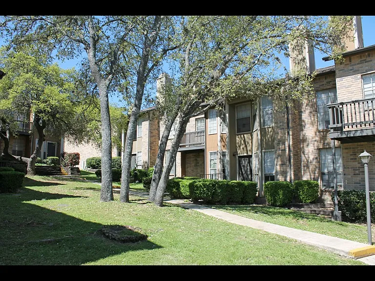 Broken Oak Townhomes — Photo 13