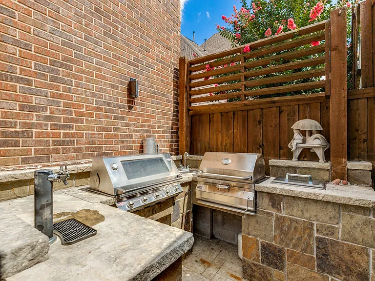 411 Brazoria Dr — Photo 22