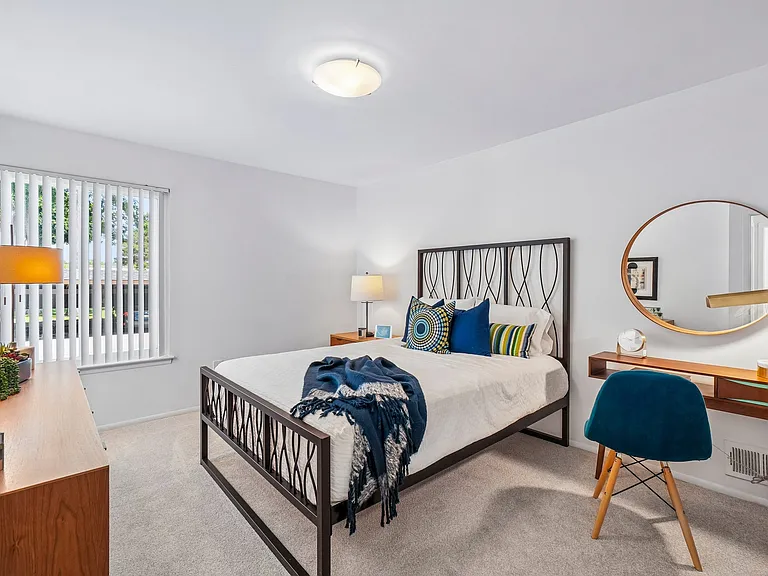 Kensington Manor Apartments — Photo 42