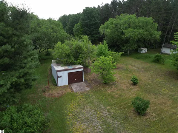 3107 Meadow Woods Dr, Traverse City, MI 49685