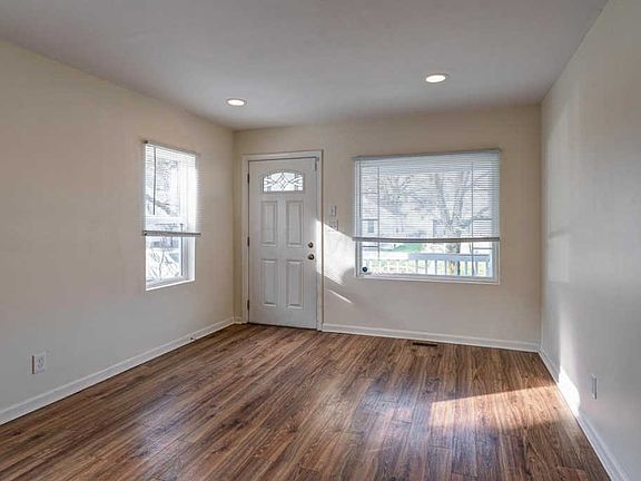 4th image of 912 Seymour Ave