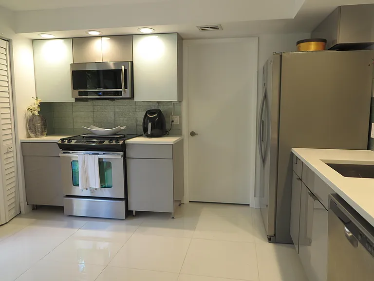 7875 La Mirada Dr — Photo 12