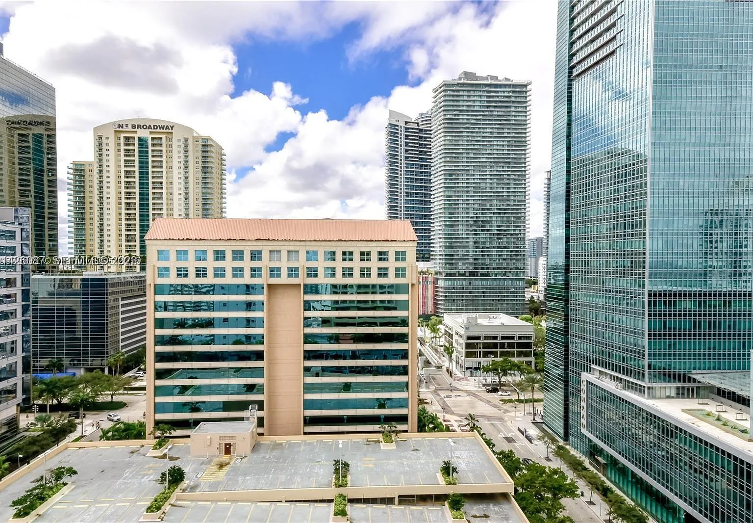 2 bed, 942 sqft, $3,300 — Photo 1