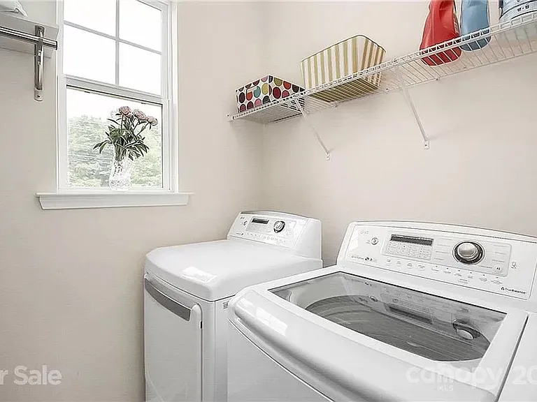 1502 Sharon Rd W — Photo 9