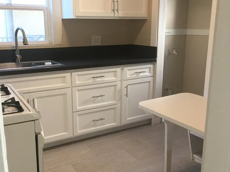 328 W Wilson Ave #B — Photo 5