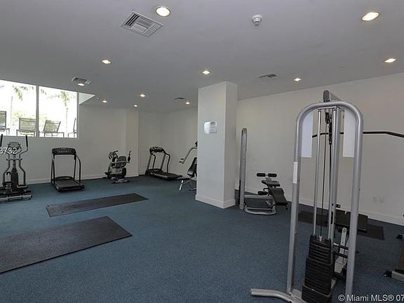 5th image of 2200 NE 4th Ave APT 1005