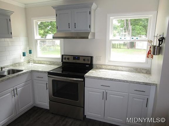 4th image of 40 Walnut Dr