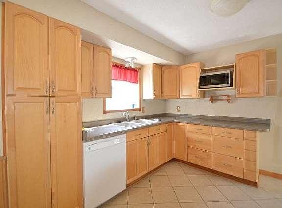 3rd image of 3625 Debby Ln