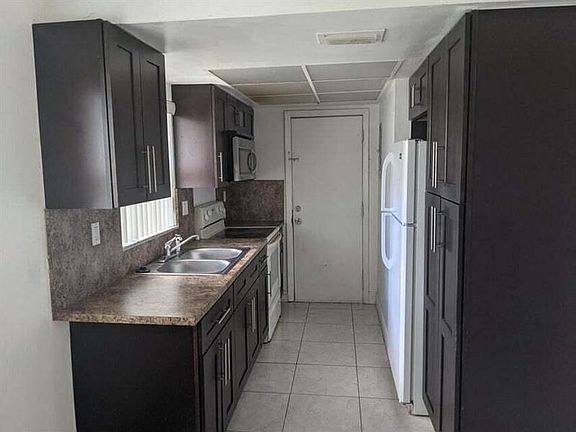 3rd image of 7910 SW 10th St APT B