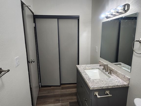 5th image of 611 Lind Ave #201