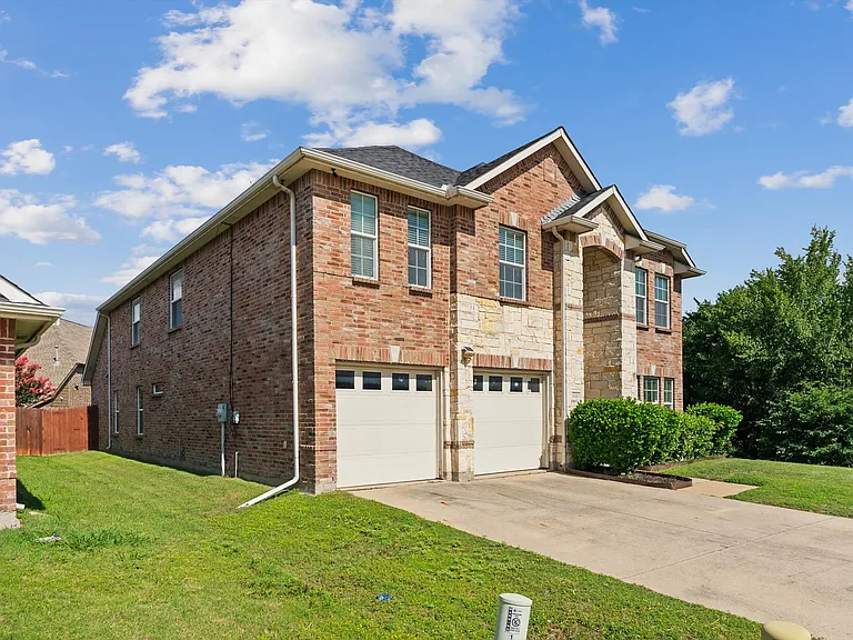 13287 Fowler Dr — Photo 2