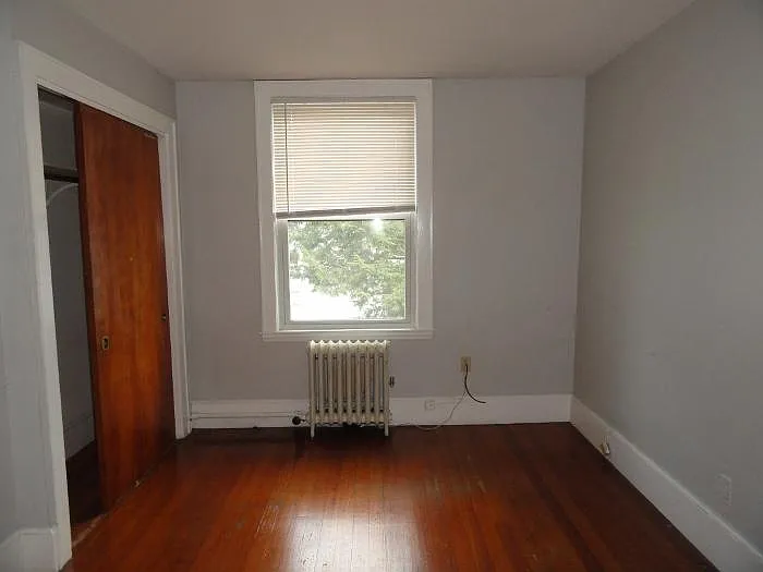 Chestnut St — Photo 10