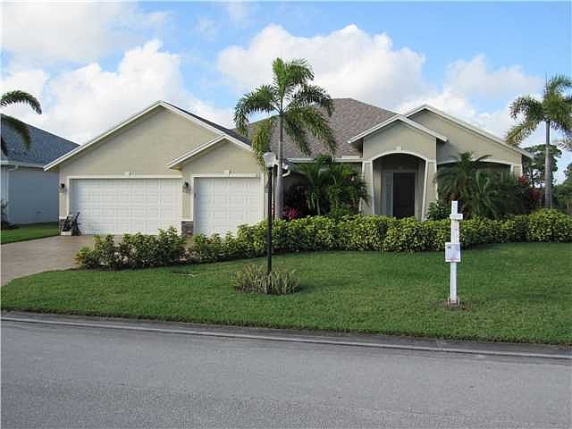 1st image of 310 SW Vista Lake Dr