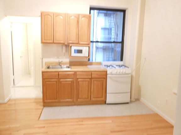 2nd image of 324 W 84th St APT 21
