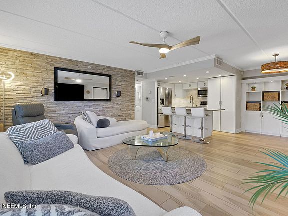 2nd image of 411 1ST Street S #202