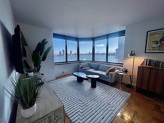 4th image of 415 E 37th St APT 19A