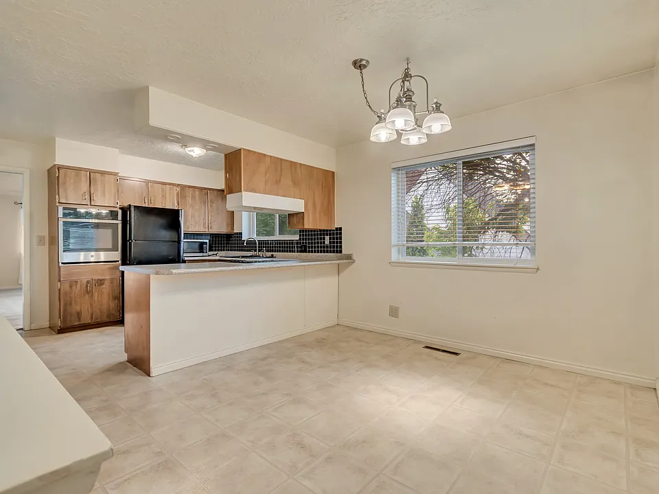 Lots of space for your dining room table