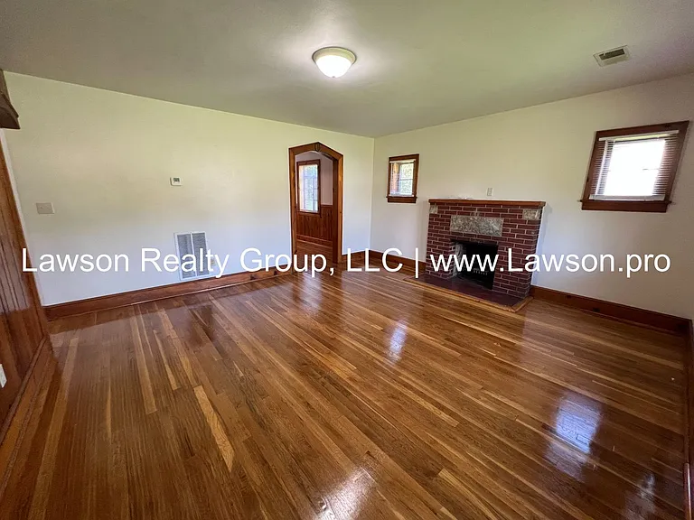 3119 King St NE — Photo 9