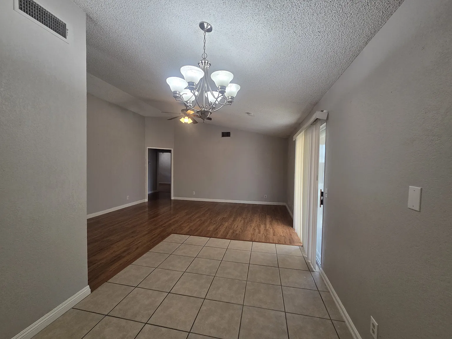 3 bed, 1622 sqft, $2,200 — Photo 2