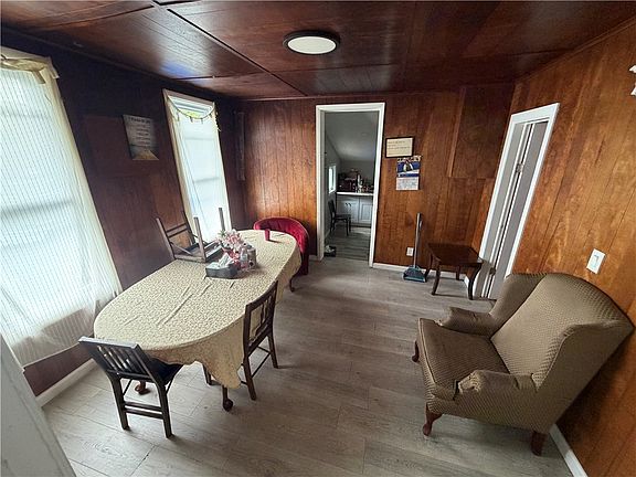 3rd image of 18 Langham St