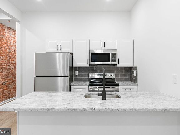 5th image of 2819 W Oxford St