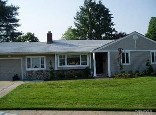1961 Lincoln Ct, Westbury, NY 11590