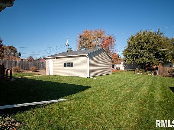 3rd image of 1834 W 38th Pl