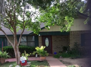1011 Peach St, Floresville, TX 78114
