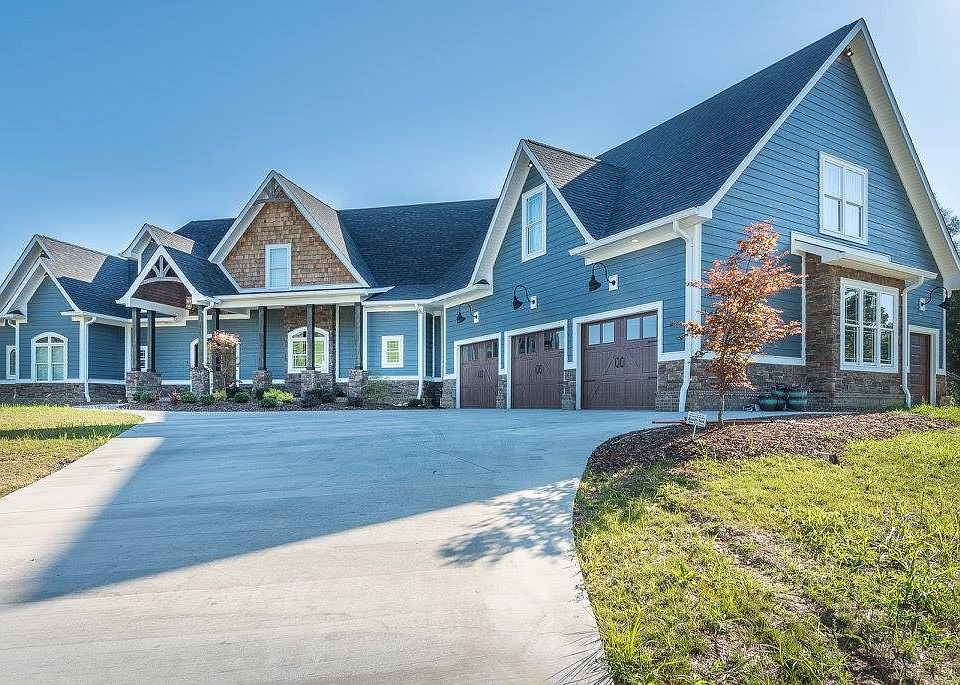 1st image of 210 Deerfield Cir