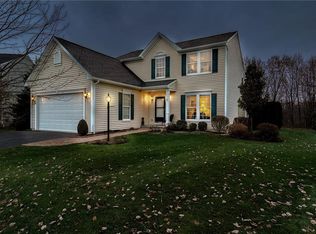 6124 Ebony Ct, Farmington, NY 14425