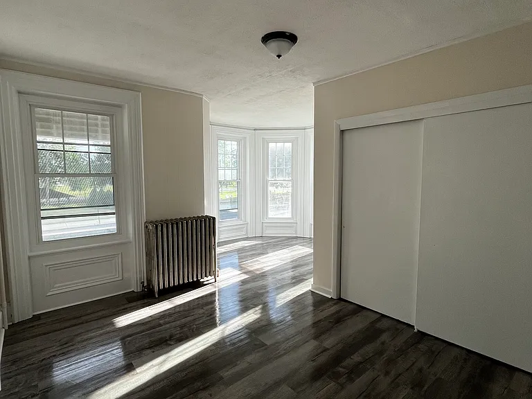229 E Main St — Photo 4