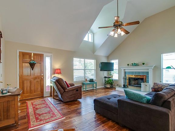 4th image of 1005 Pointe Trace Dr