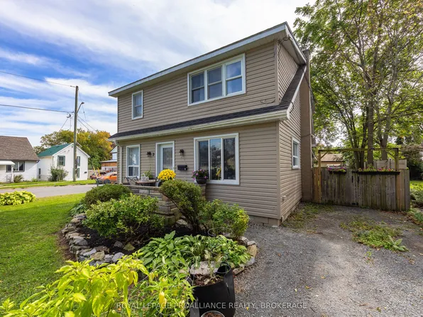 2 Dunkirk Ave, Kingston, ON K7K 2H4