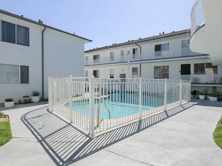 St. Andrews Apartments — Photo 12