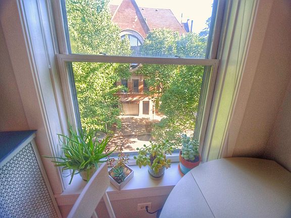 4th image of 1020 W Barry Ave #3
