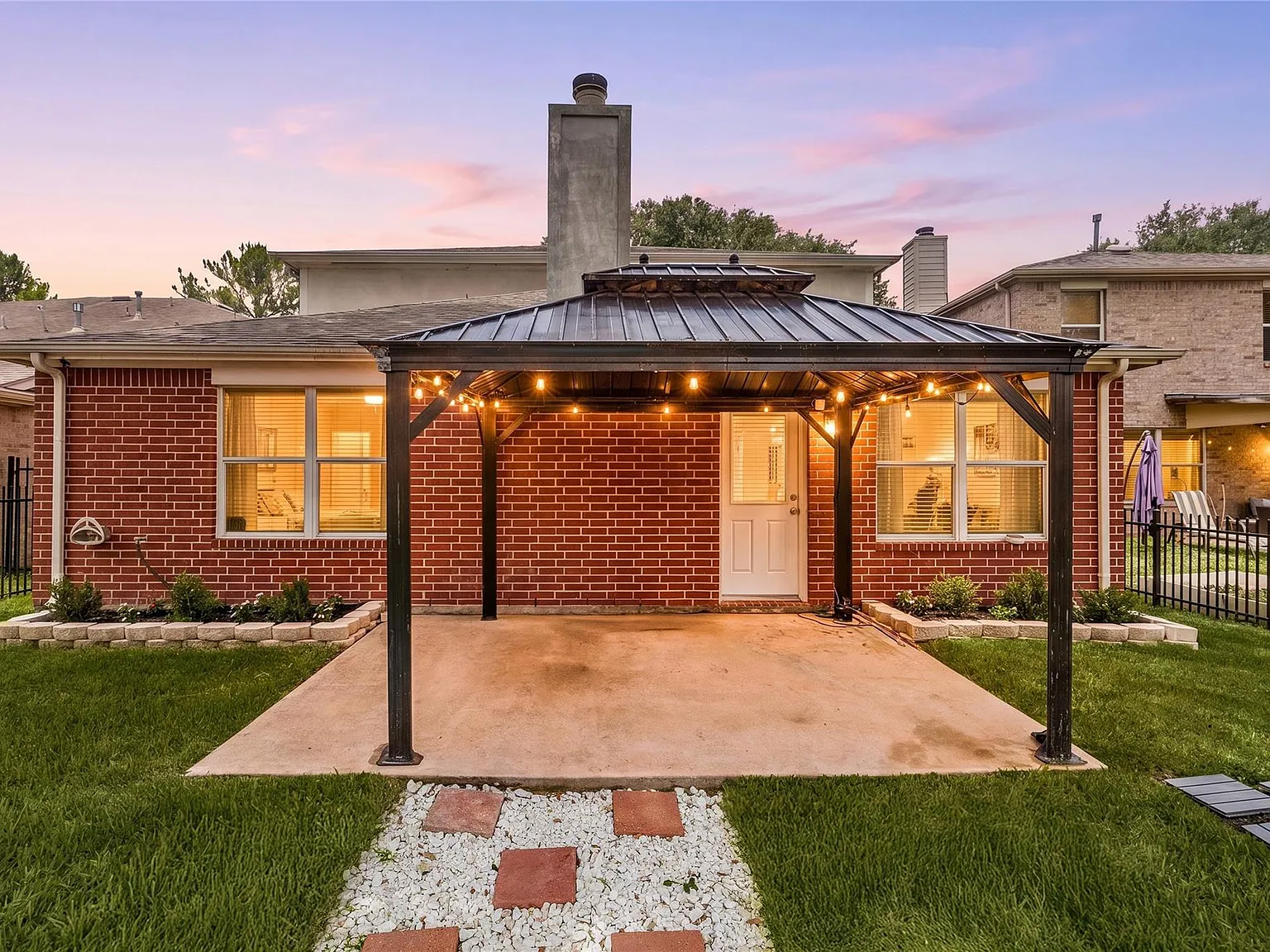 4 bed, 2.5 bath, 3198 sqft, $2,900 — Photo 3